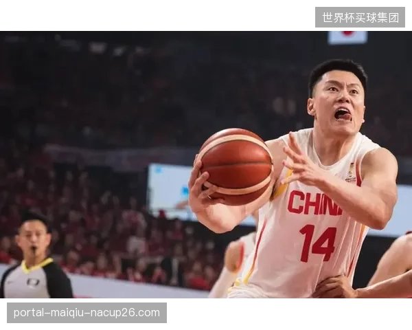 上海队前锋李弘权赛季表现稳定,攻防两端的贡献助球队荣登榜首。 上海队前锋李弘权赛季表现稳定,攻防两端的贡献助球队荣登榜首。